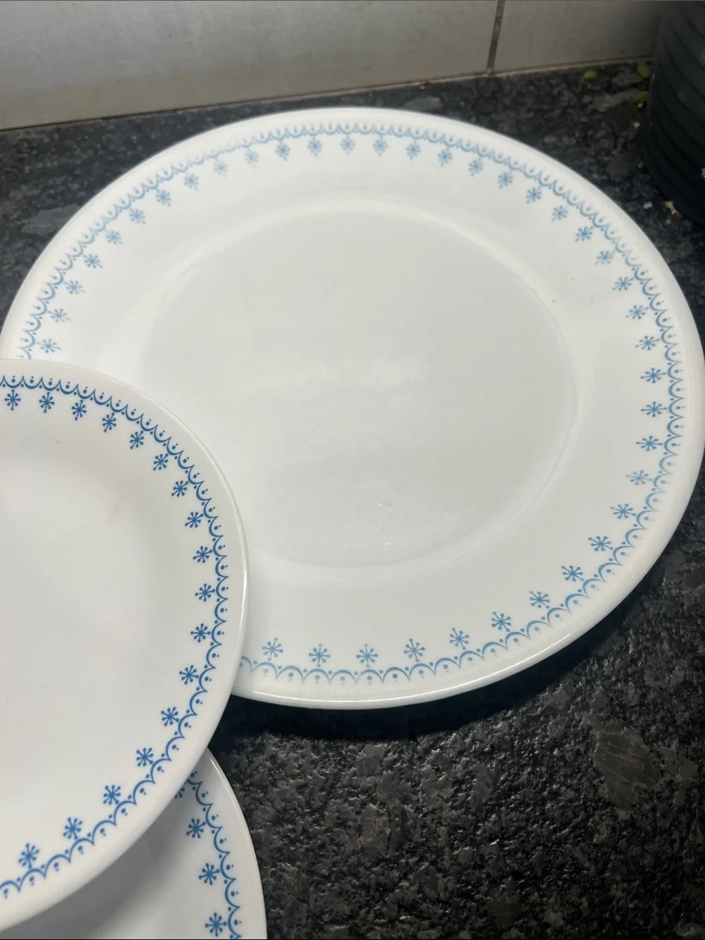 4 piece set of Corelle Dinner plates and salad plates. Snowflake Blue